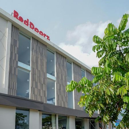 Reddoorz Plus Near Solo Baru Kültér fotó