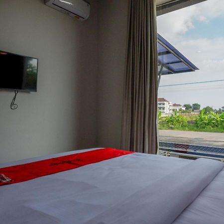 Reddoorz Plus Near Solo Baru Kültér fotó