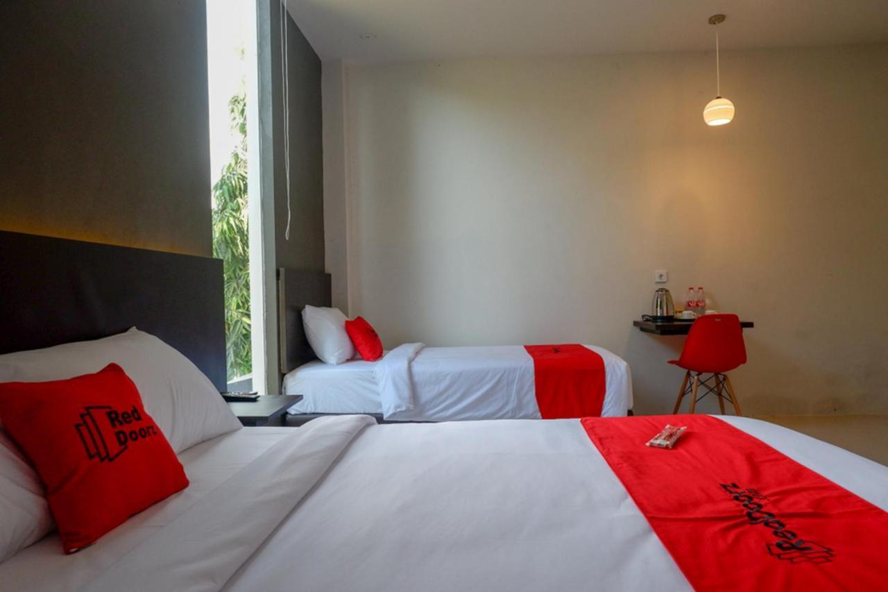 Reddoorz Plus Near Solo Baru Kültér fotó