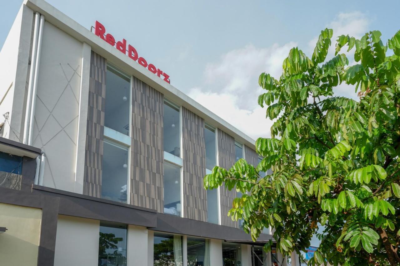 Reddoorz Plus Near Solo Baru Kültér fotó