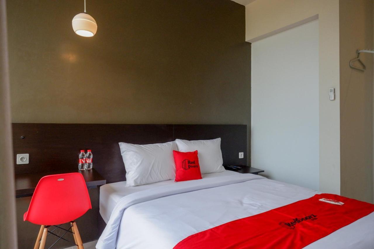 Reddoorz Plus Near Solo Baru Kültér fotó