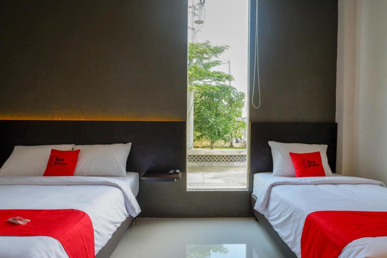 Reddoorz Plus Near Solo Baru Kültér fotó