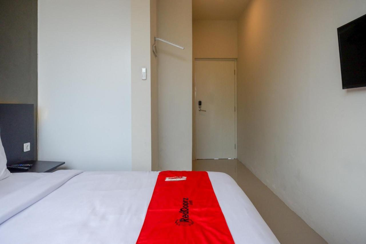 Reddoorz Plus Near Solo Baru Kültér fotó