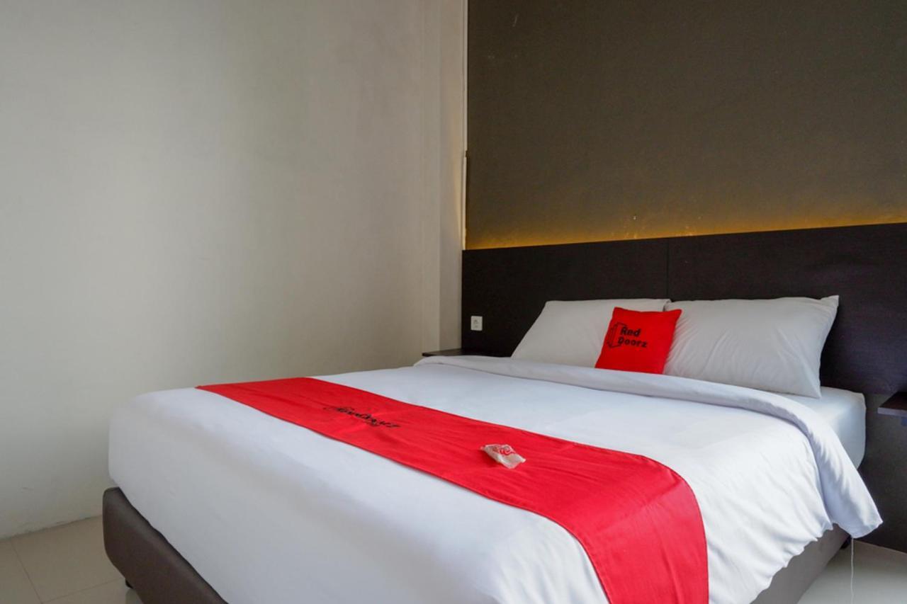 Reddoorz Plus Near Solo Baru Kültér fotó