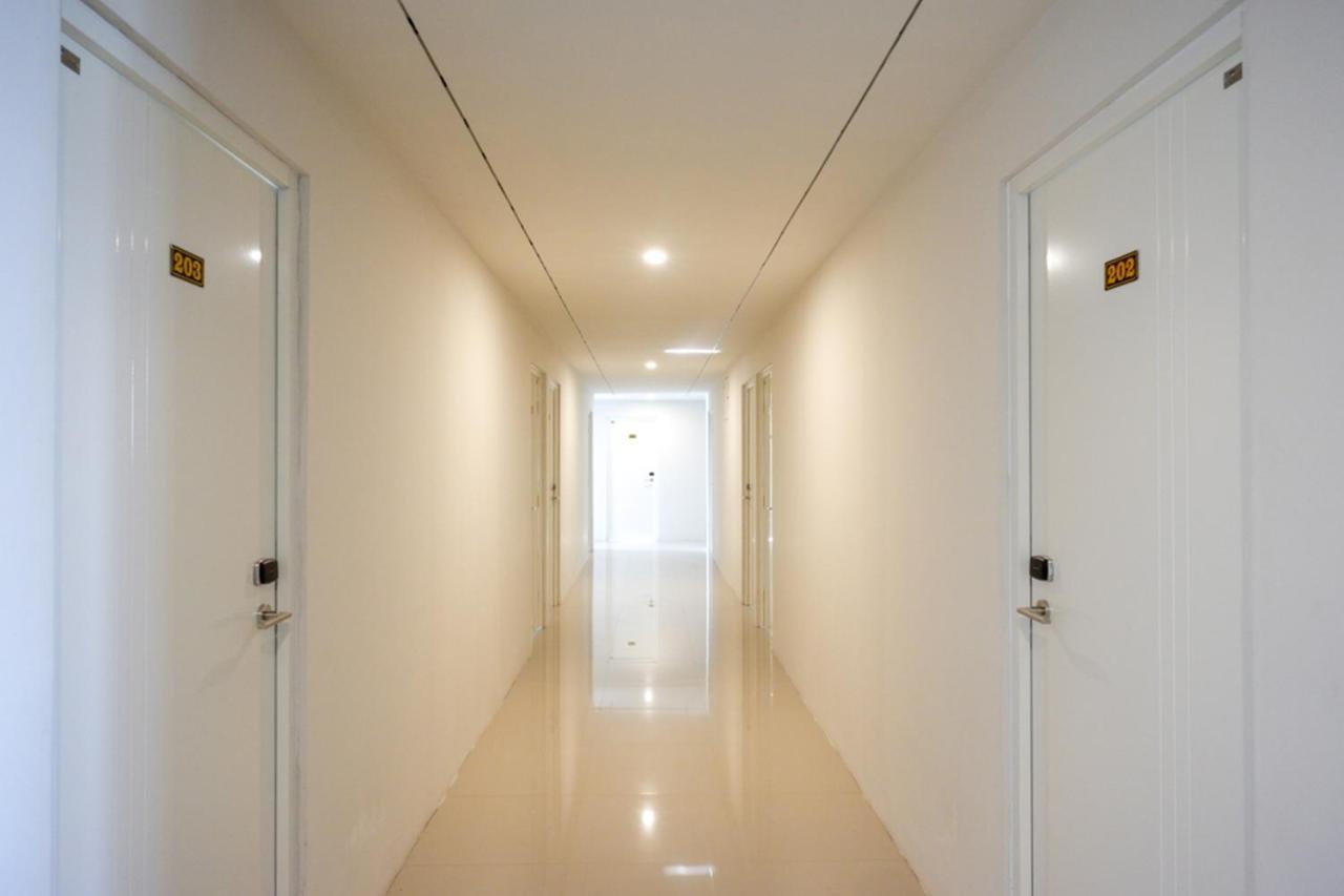 Reddoorz Plus Near Solo Baru Kültér fotó