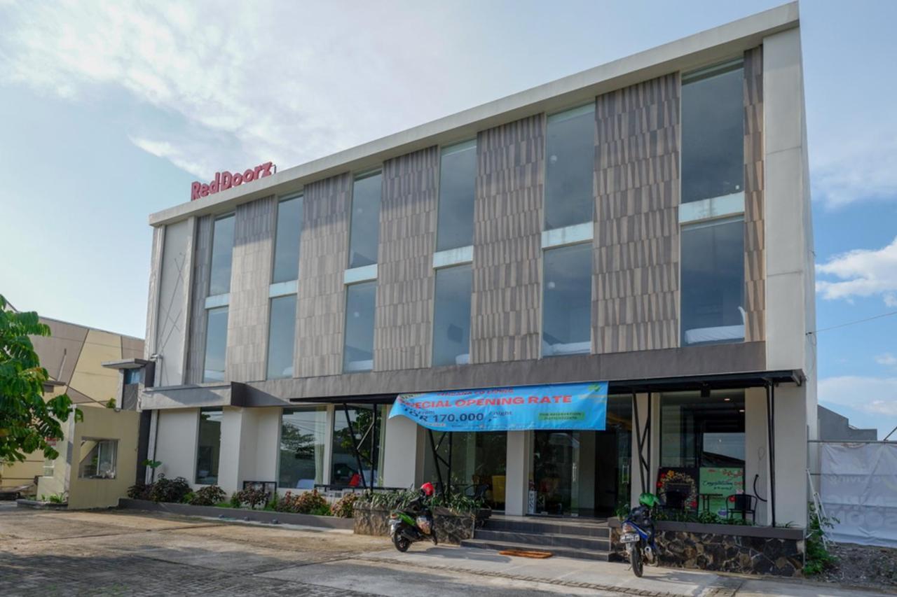Reddoorz Plus Near Solo Baru Kültér fotó