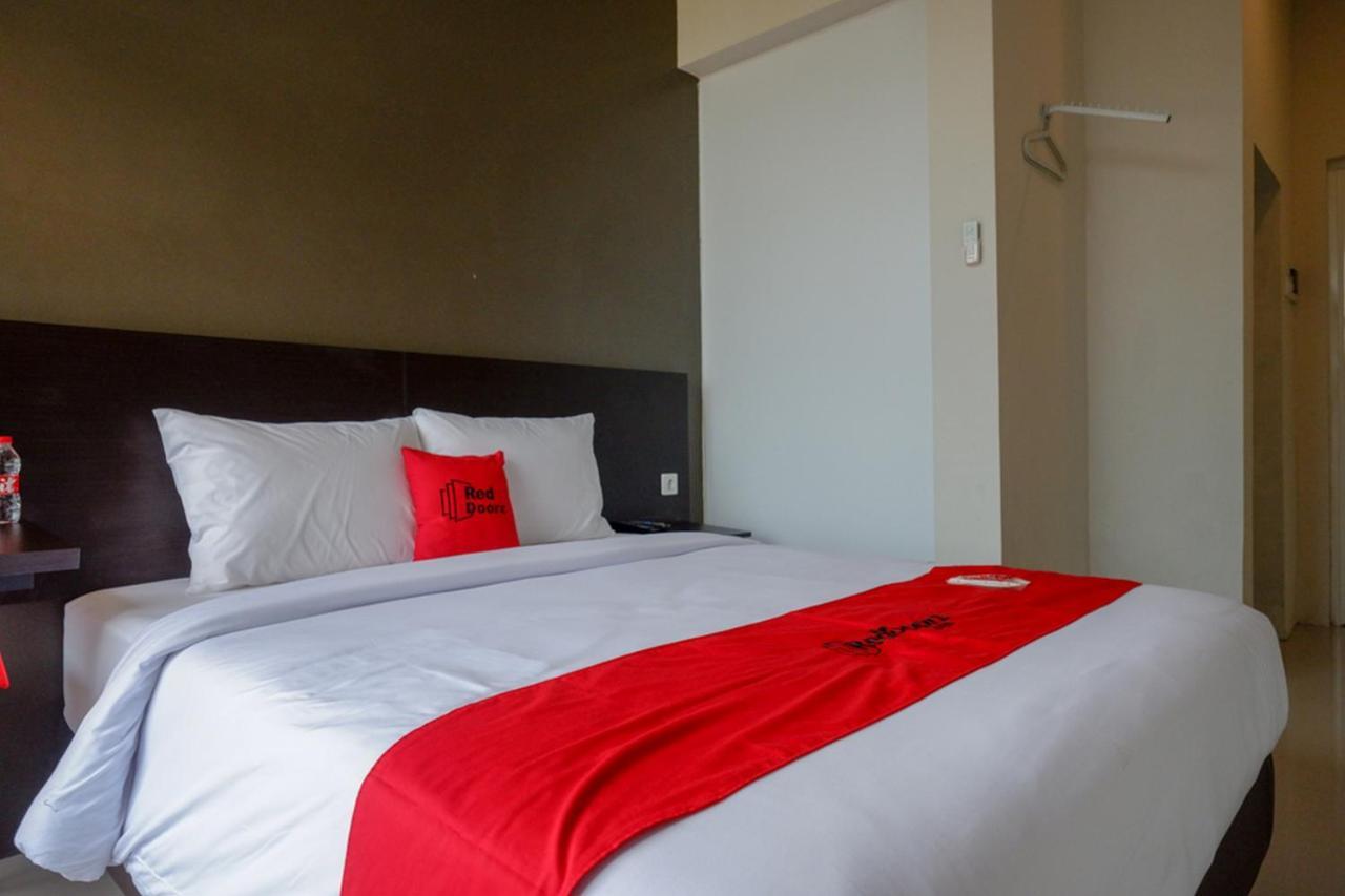 Reddoorz Plus Near Solo Baru Kültér fotó