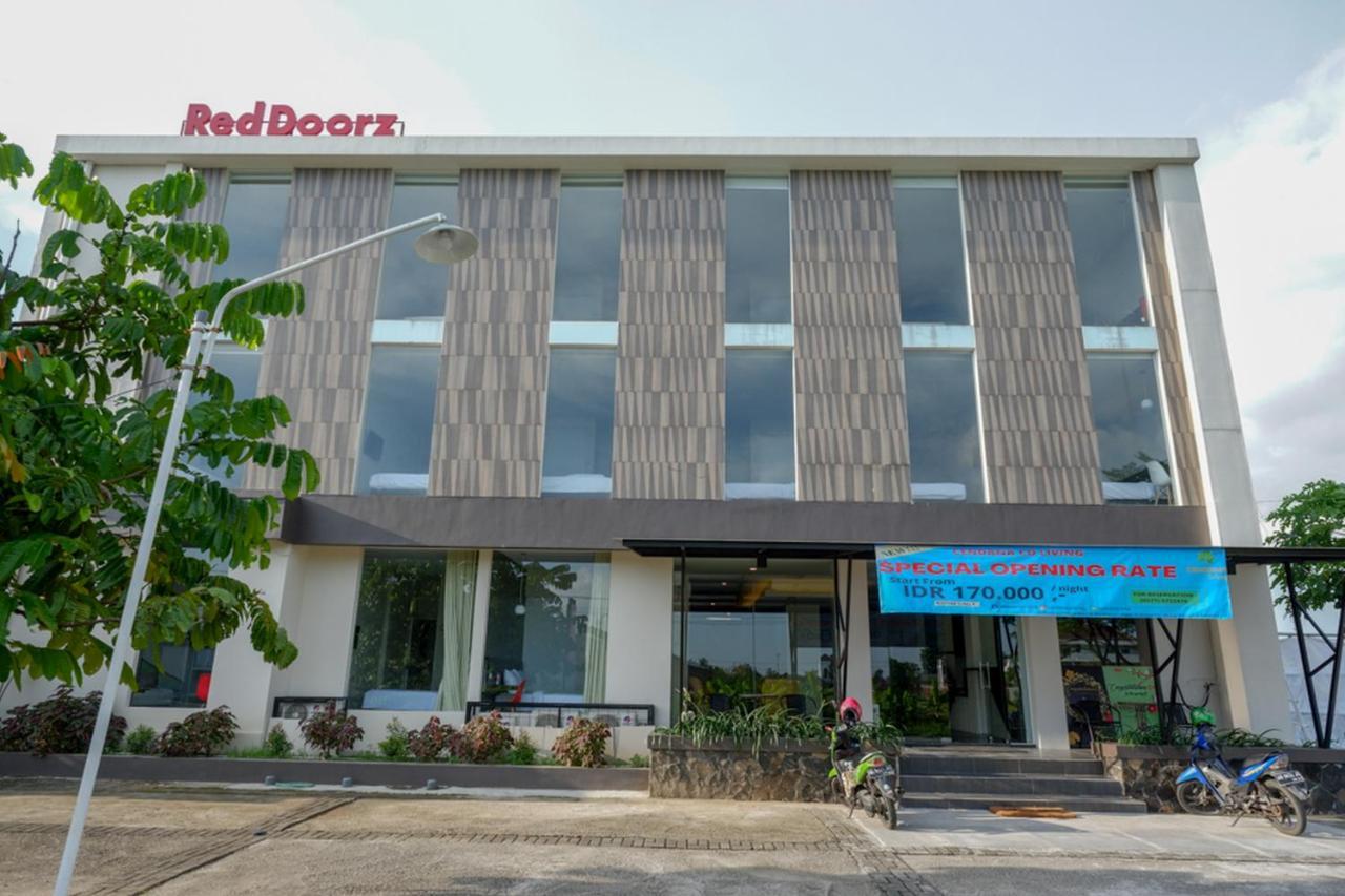 Reddoorz Plus Near Solo Baru Kültér fotó