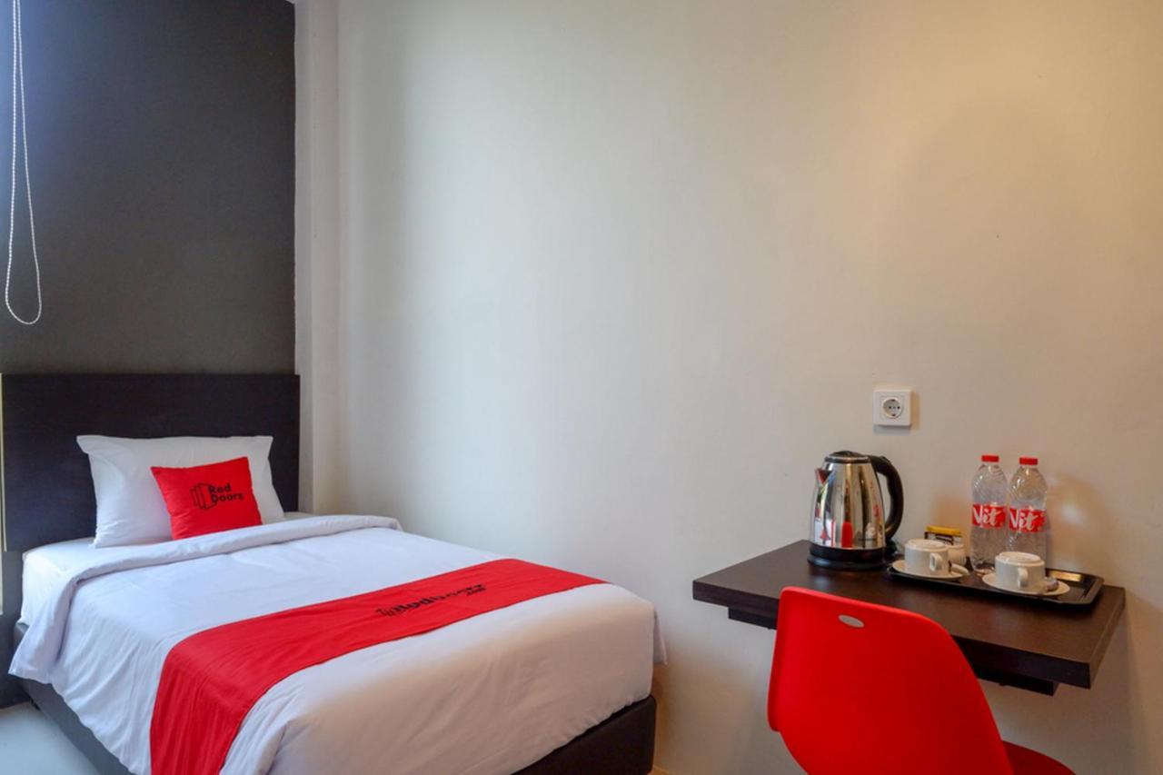 Reddoorz Plus Near Solo Baru Kültér fotó