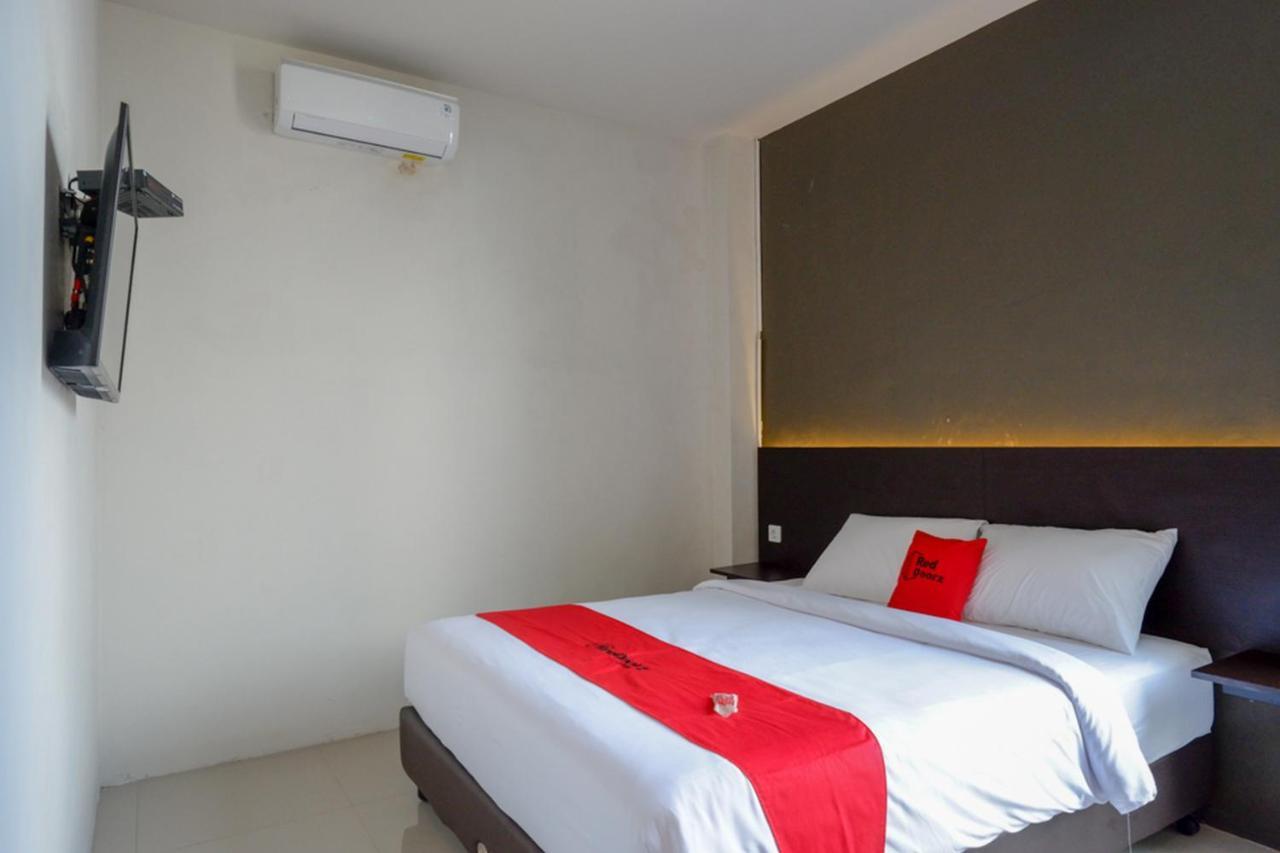 Reddoorz Plus Near Solo Baru Kültér fotó