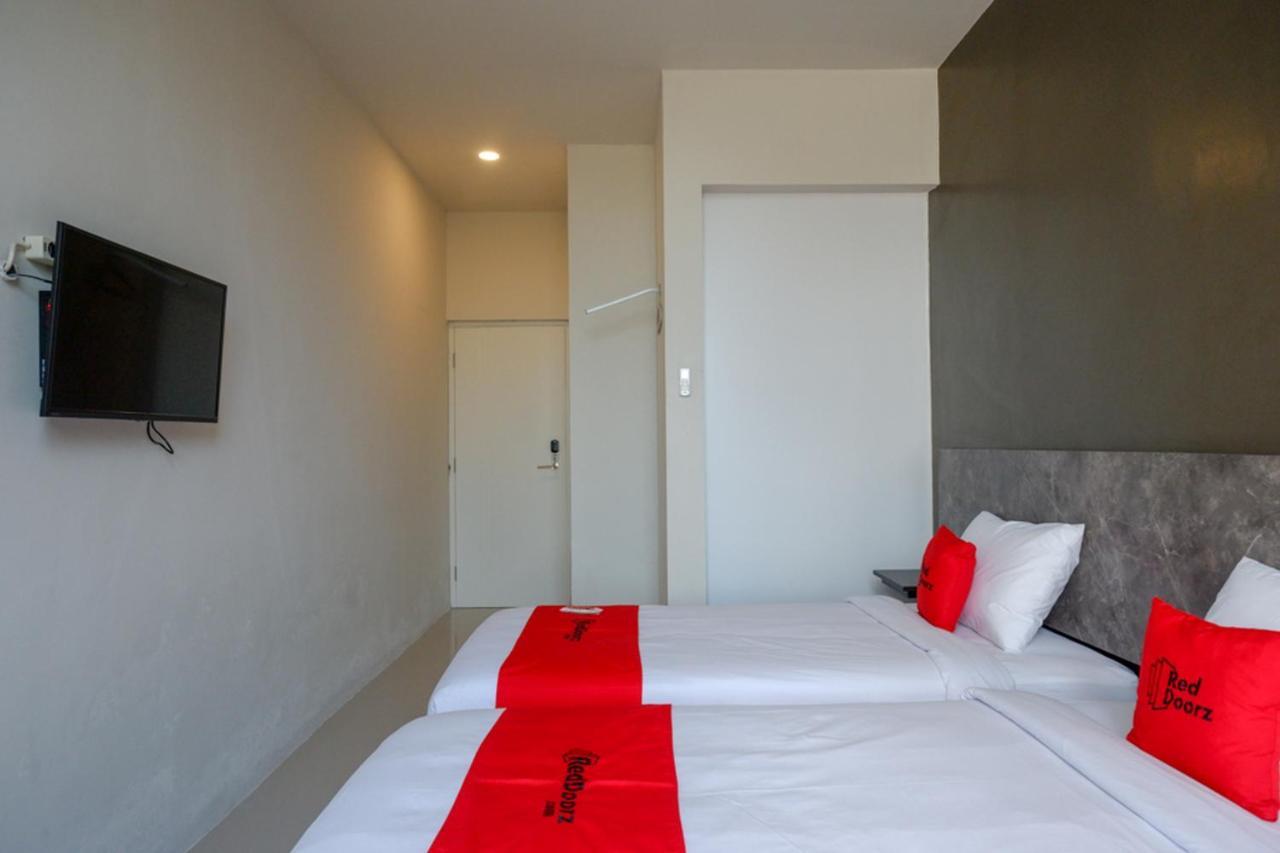 Reddoorz Plus Near Solo Baru Kültér fotó