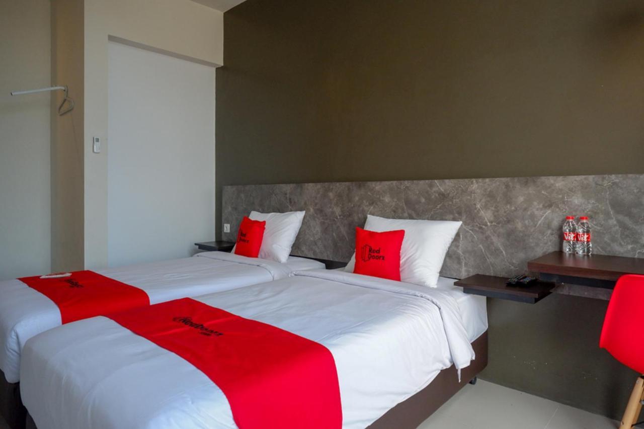Reddoorz Plus Near Solo Baru Kültér fotó