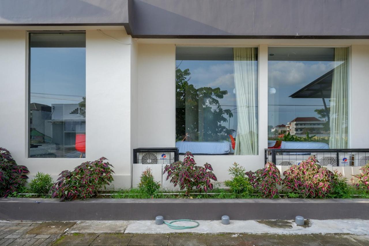 Reddoorz Plus Near Solo Baru Kültér fotó