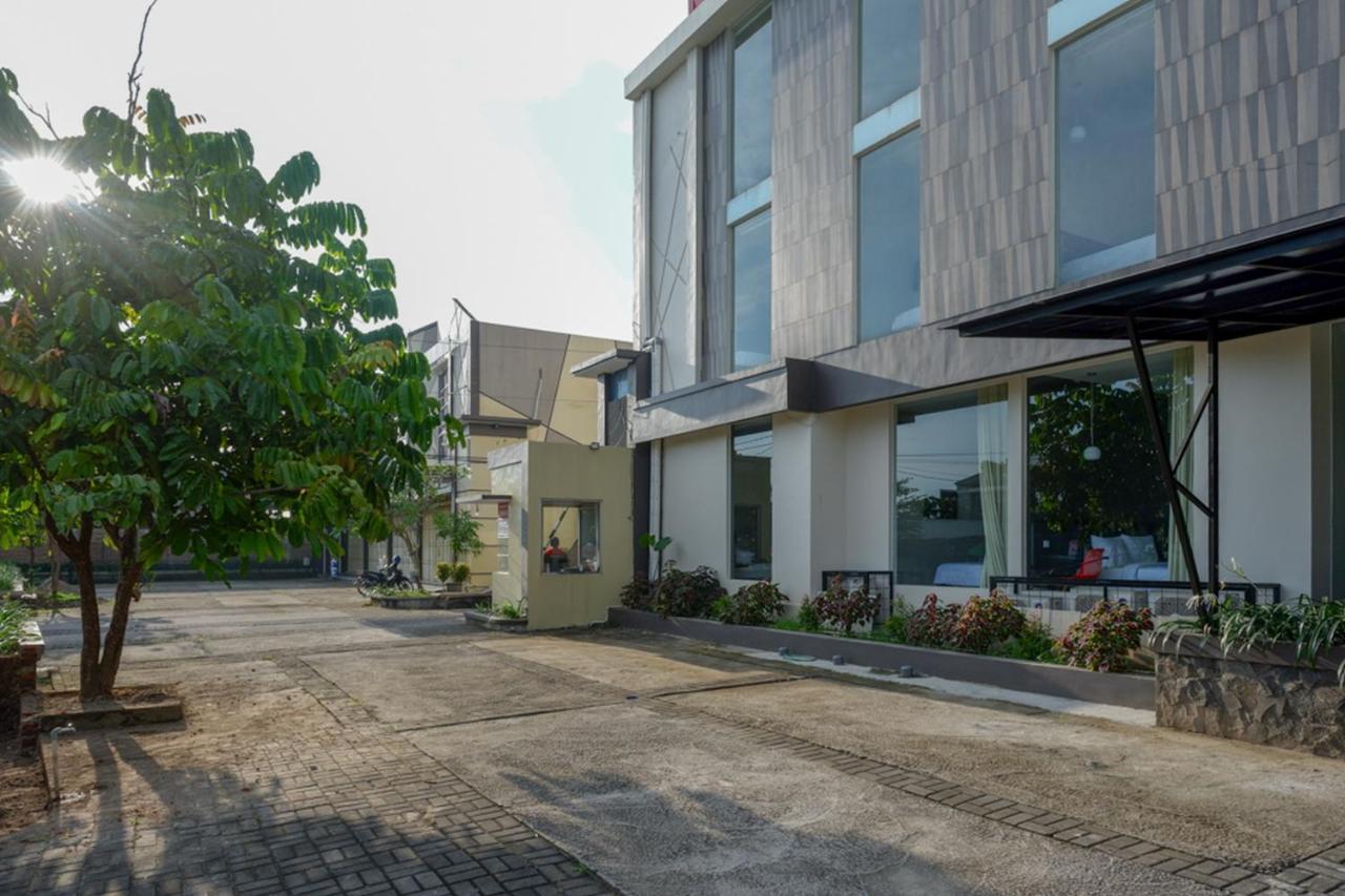 Reddoorz Plus Near Solo Baru Kültér fotó